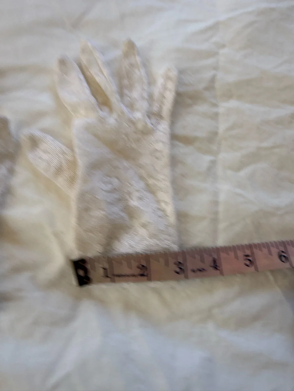 VINTAGE White Floral Lace Wrist Length Gloves